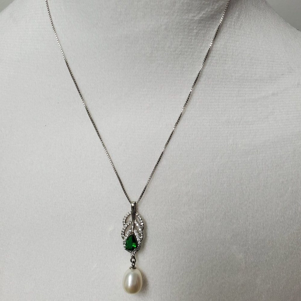 Silver plated necklace with pendant